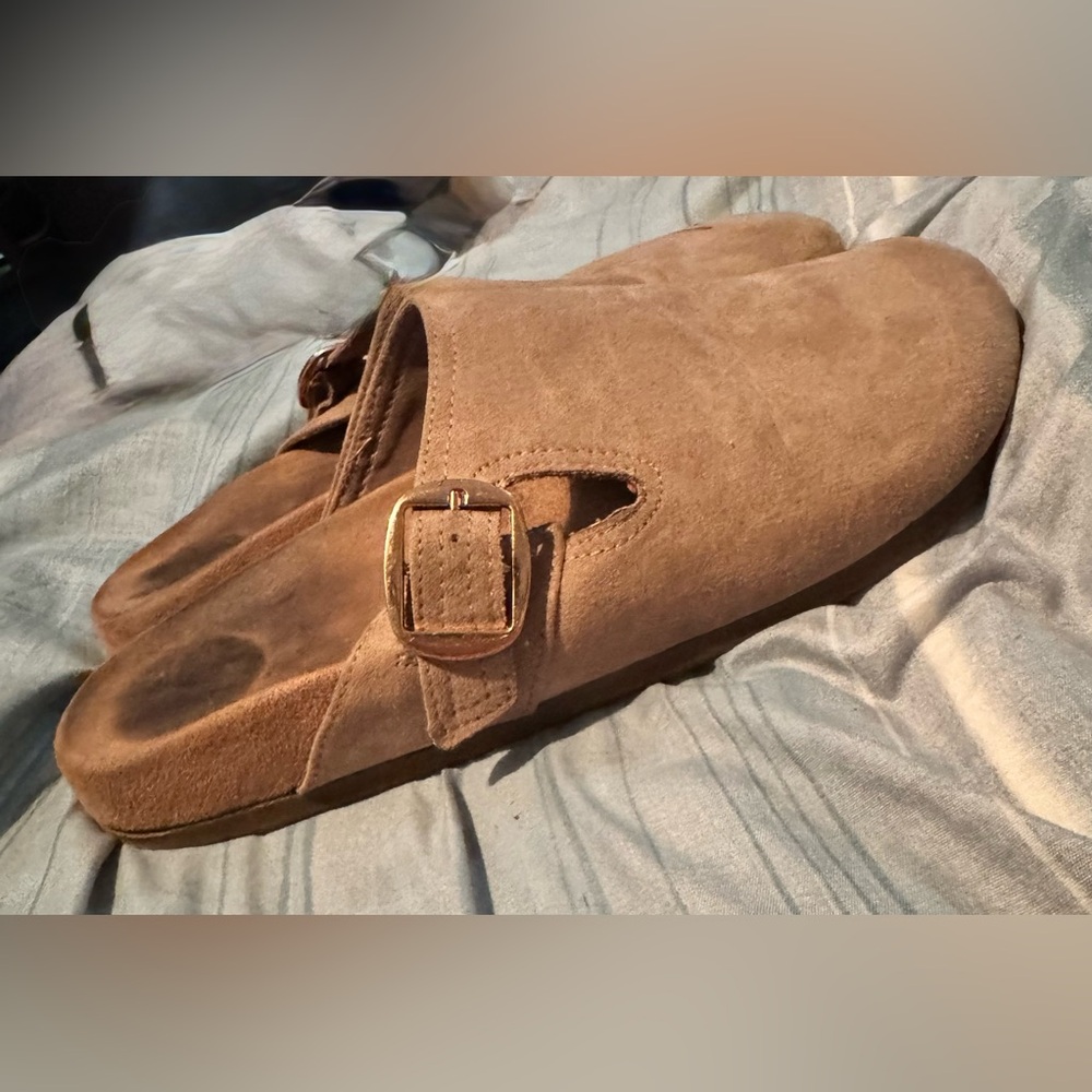 Women’s brown Birkenstock size us 10
Used